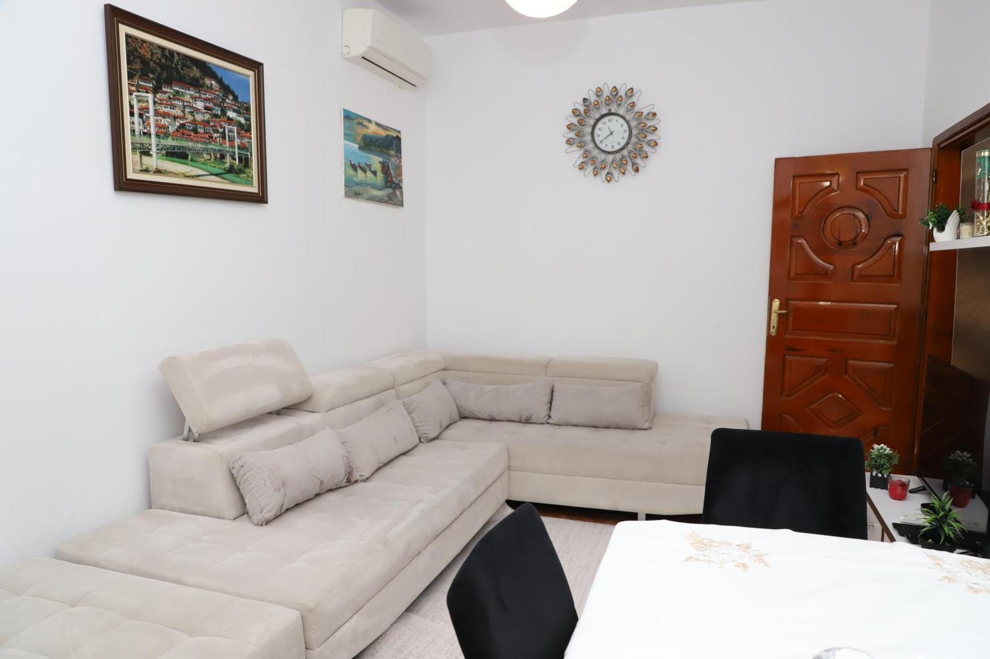 Apartment Xheison เบราท ภายนอก รูปภาพ